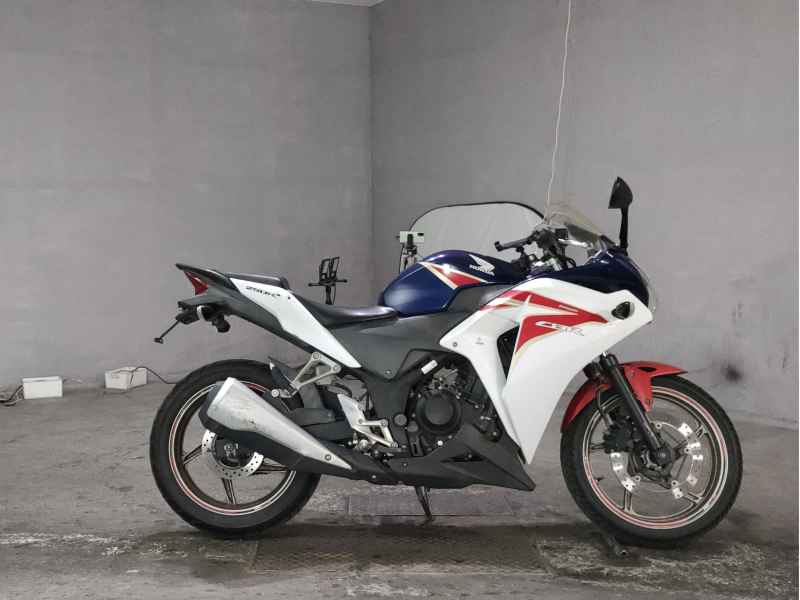 Honda CBR250R 2011