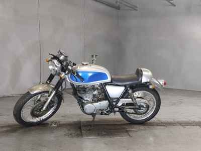 Yamaha SR400