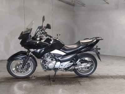 Suzuki GSR250S