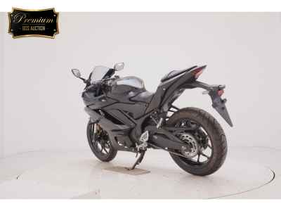 Yamaha YZF-R25 2023