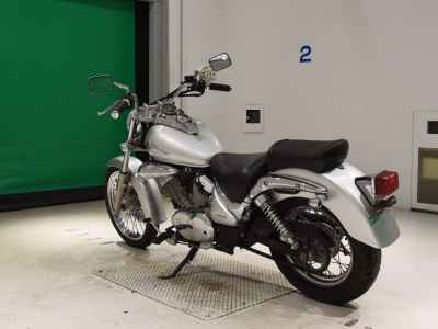 Suzuki Intruder 250LC