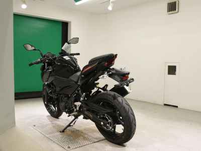 Kawasaki Z400 2025