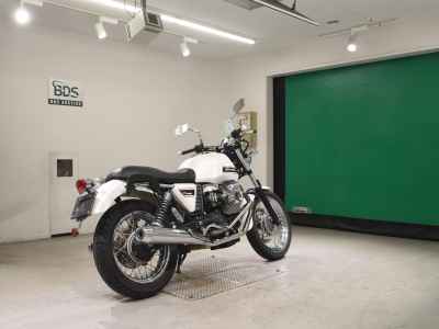 Moto Guzzi V7 Classic 2013