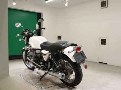 Moto Guzzi V7 Classic 2013