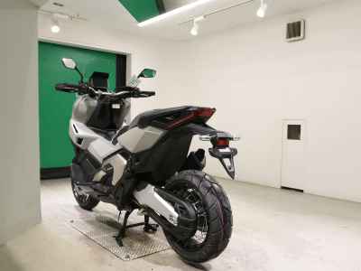 Honda X-Adv 750 2025