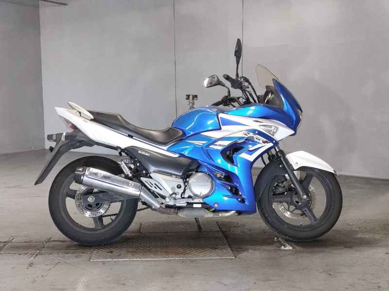 Suzuki GSR250F