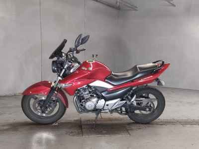 Suzuki GSR250