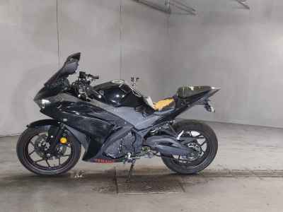 Yamaha YZF-R25 2015