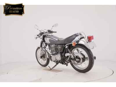 Yamaha SR400 2021