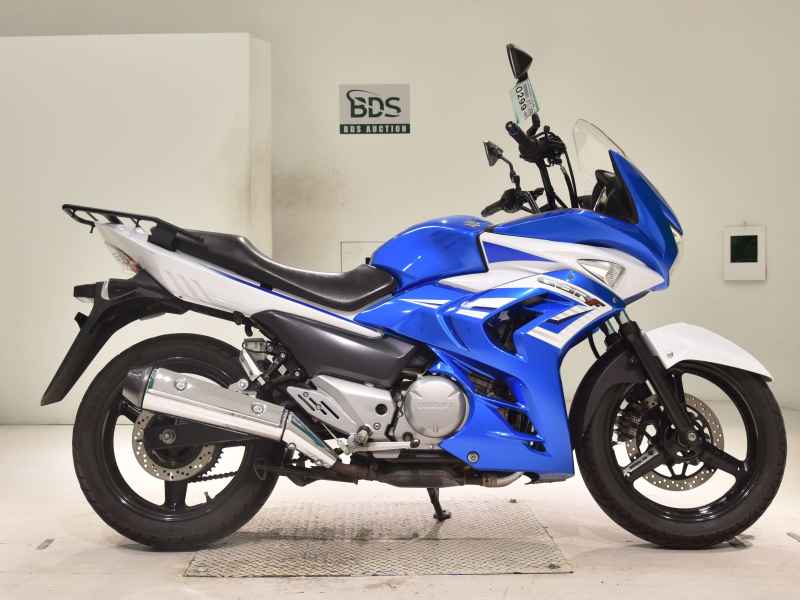 Suzuki GSR250F