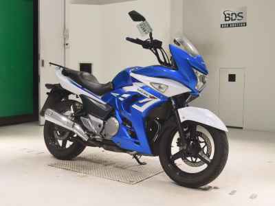 Suzuki GSR250F