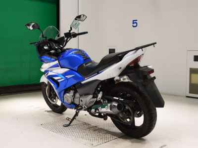 Suzuki GSR250F
