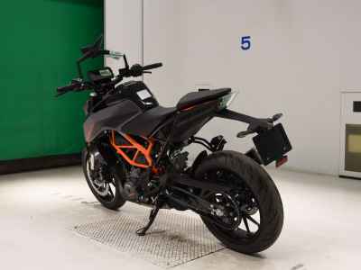 KTM 390 Duke 2025