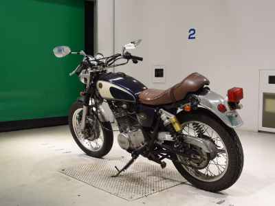 Yamaha SR400 2025