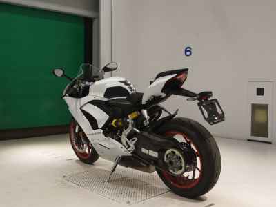 Ducati Panigale V2 2021