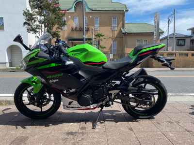 Kawasaki Ninja 400 KRT Edition 2022