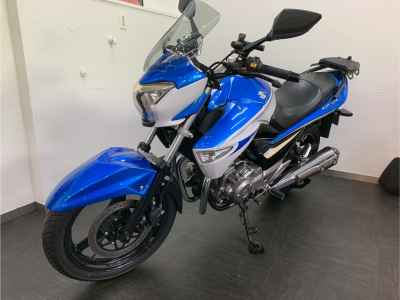 Suzuki GSR250