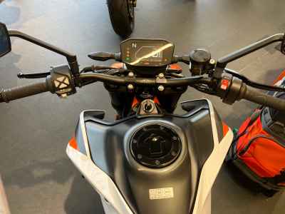 KTM 890 Duke R 2022