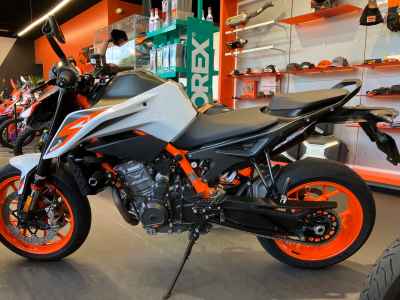 KTM 890 Duke R 2022