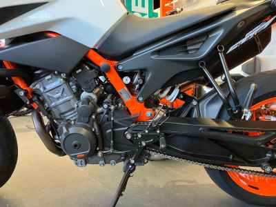 KTM 890 Duke R 2022
