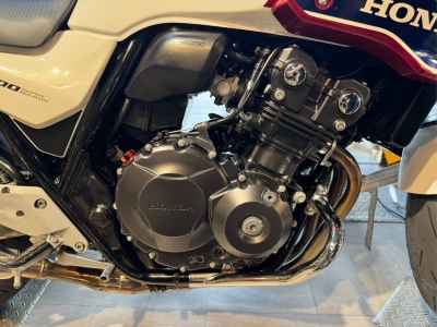 Honda CB400 Super Boldor 2015