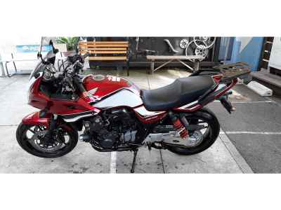 Honda CB400 Super Boldor 2019