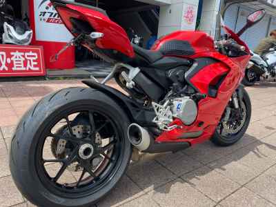 Ducati Panigale V2 2023