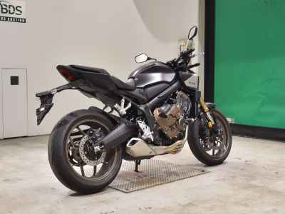 Honda CB650R E-Clutch 2024