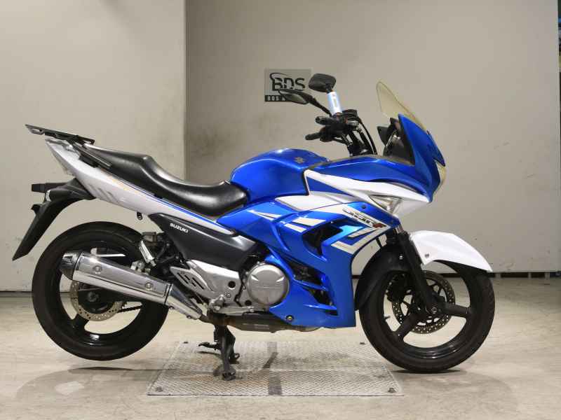 Suzuki GSR250F