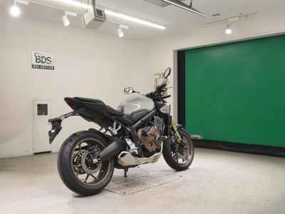 Honda CB650R E-Clutch 2024