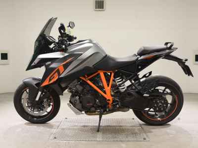 KTM 1290 Super Duke GT 2016