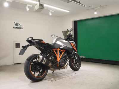 KTM 1290 Super Duke GT 2016