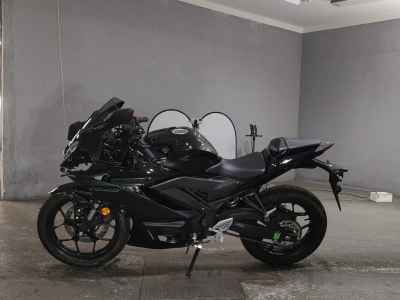 Yamaha YZF-R25 2023