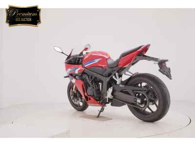 Honda CB650R E-Clutch 2024
