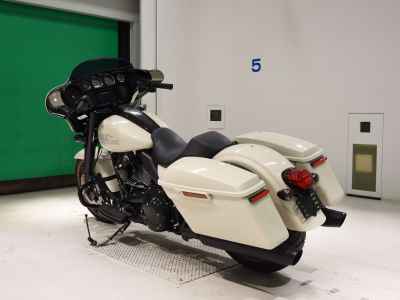 Harley-Davidson FLHXST1920 2023