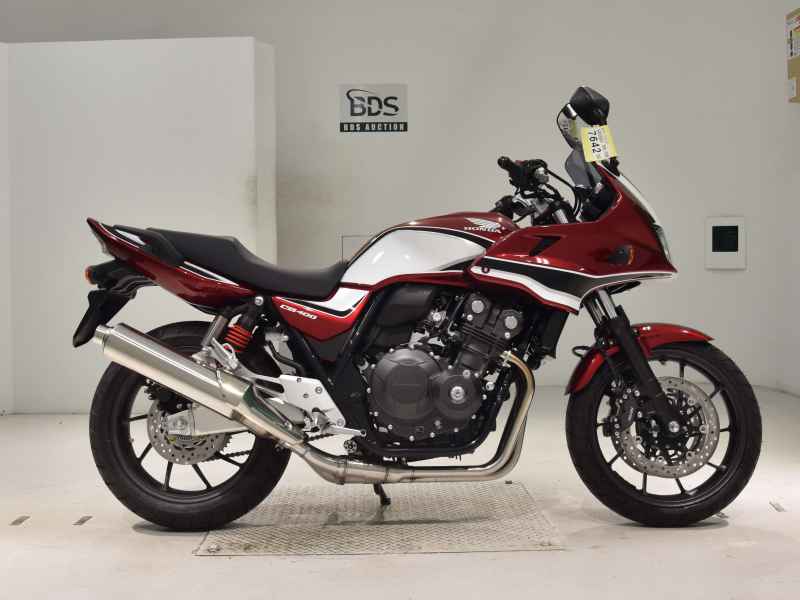 Honda CB400 Super Boldor 2025