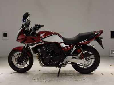 Honda CB400 Super Boldor 2025