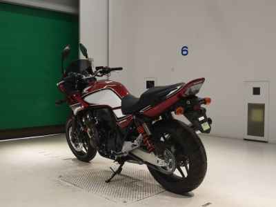 Honda CB400 Super Boldor 2025