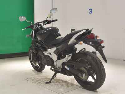 Suzuki Gladius SFV400 2010