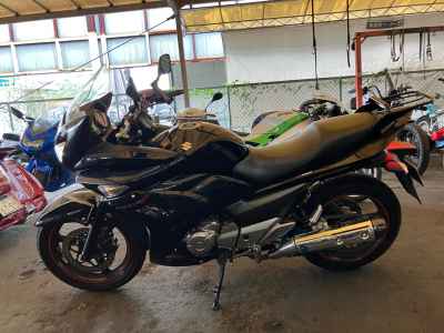 Suzuki GSR250S