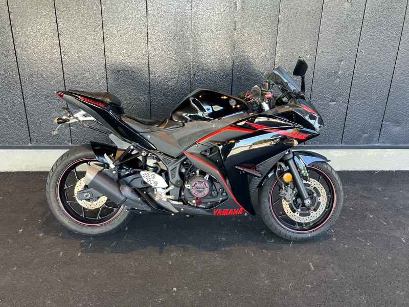 Yamaha YZF-R25 2015