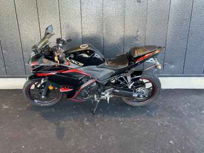 Yamaha YZF-R25 2015