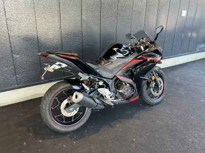 Yamaha YZF-R25 2015