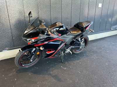 Yamaha YZF-R25 2015