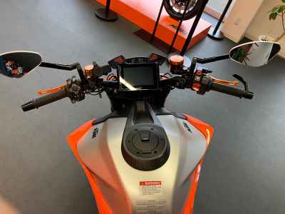 KTM 1290 Super Duke R 2022