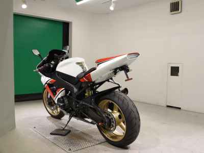 Yamaha YZF-R1