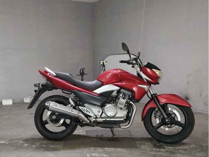 Suzuki GSR250