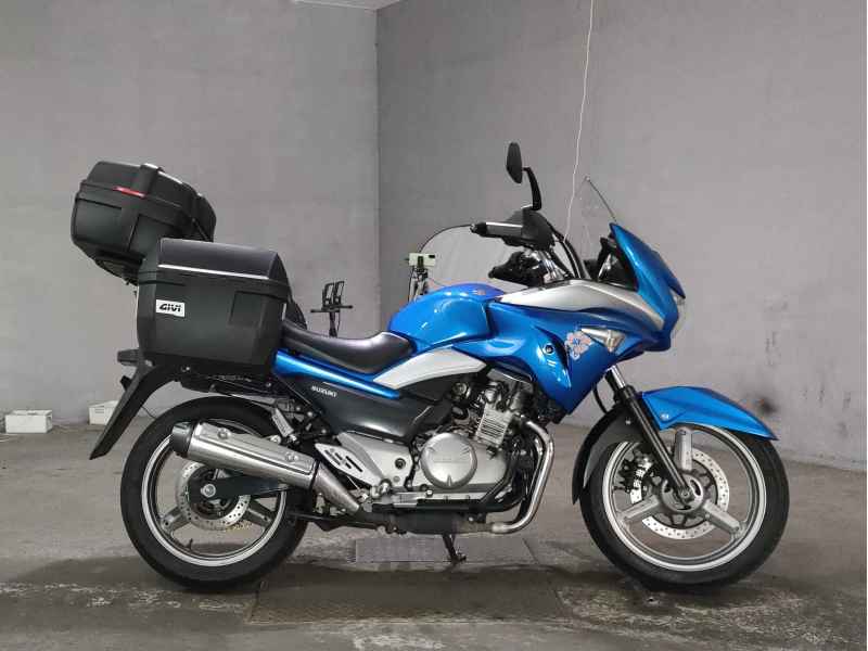 Suzuki GSR250F