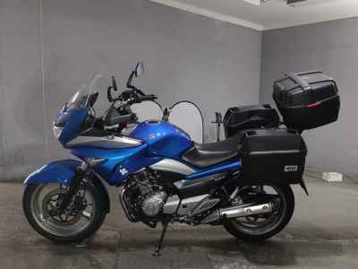 Suzuki GSR250F