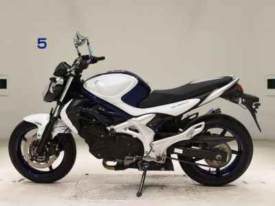 Suzuki Gladius SFV400 2010